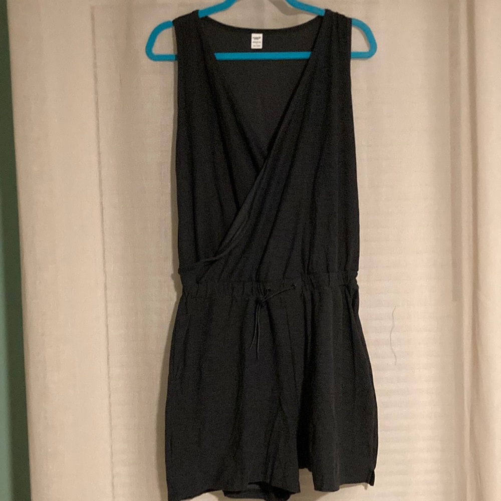 Old navy athletic romper. Black. Like new! Size L.